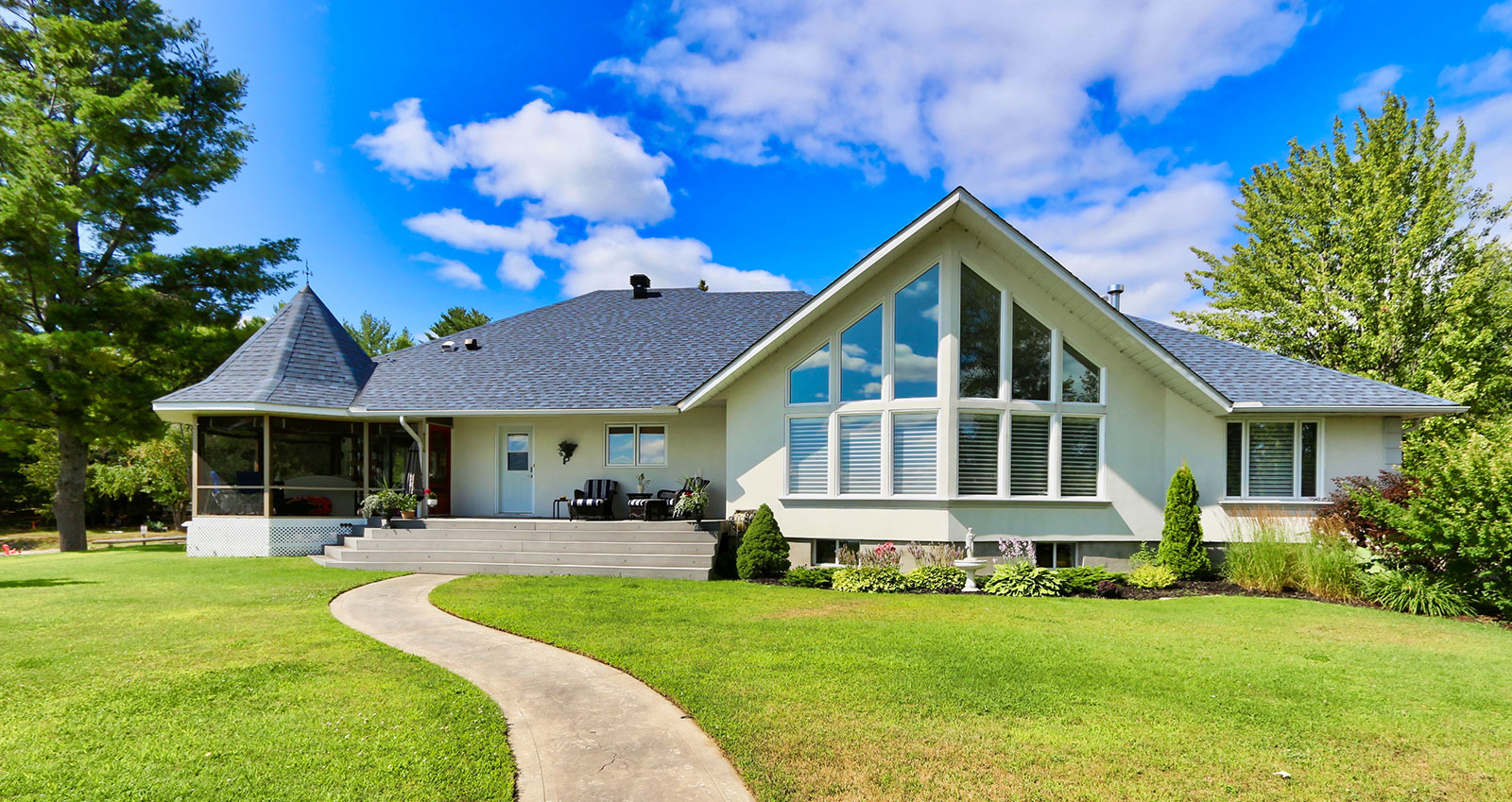 facade of a single family home